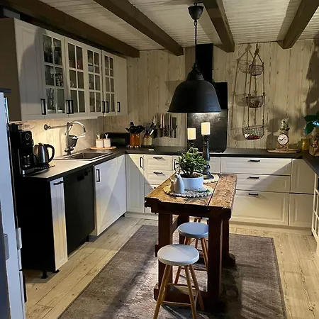 Koselig Enmannsom I Tommerhus, Inkl Morgenkaffe *
